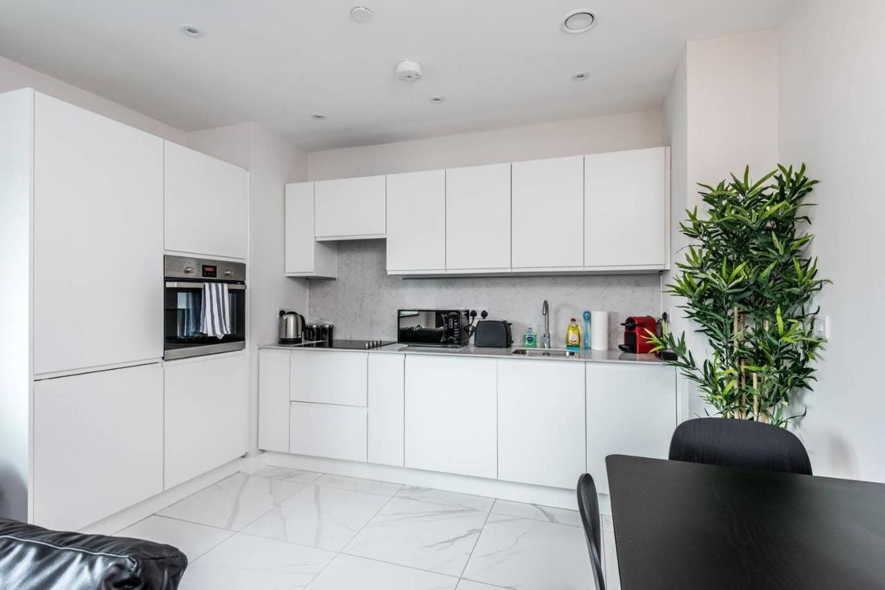 Waterfront Apartment With View Of Liver Building Liverpool Exterior photo