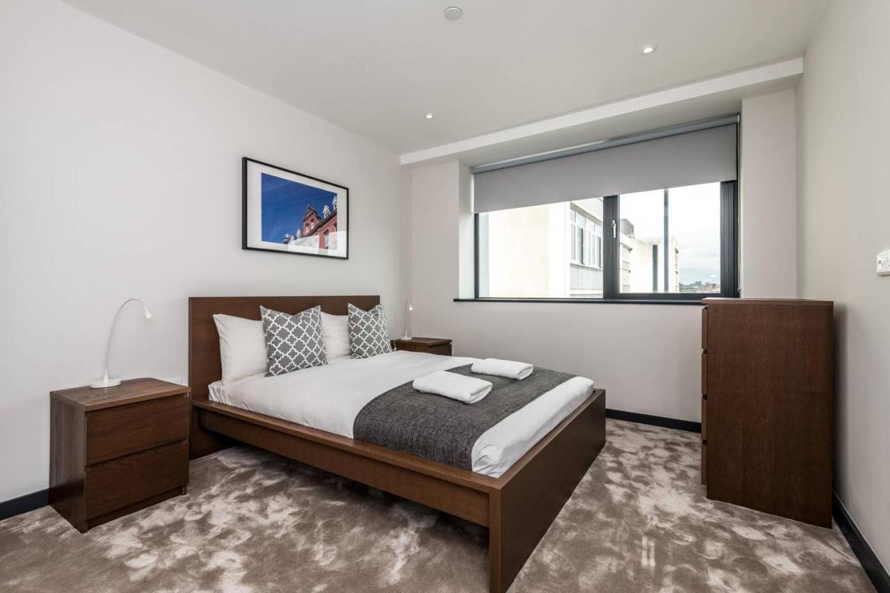Waterfront Apartment With View Of Liver Building Liverpool Exterior photo